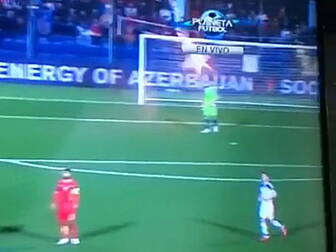 WATCH: Russian goalkeeper floo...